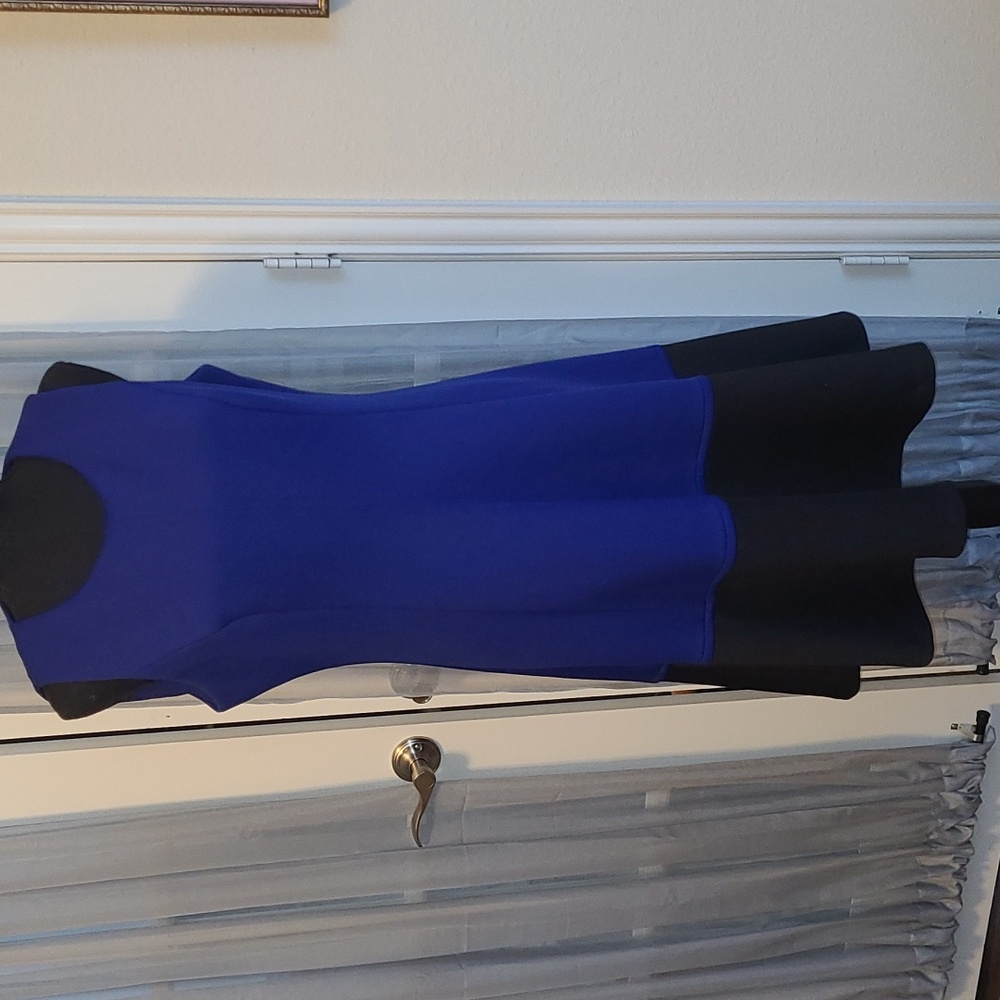 Calvin Klein Elegant Blue and Black Sleeveless Colorblock Dress - Size 12/14